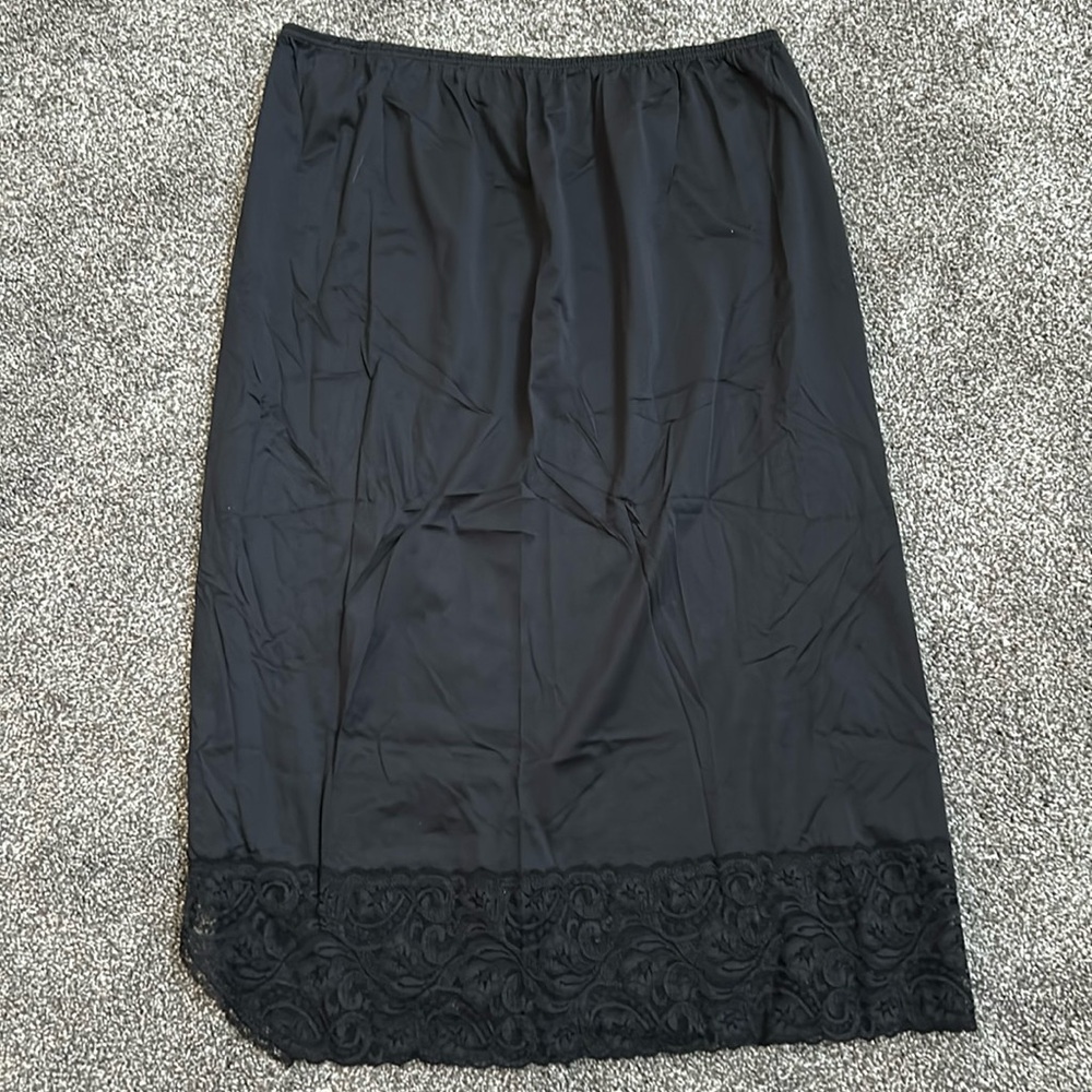 VTG Vanity Fair Half Slip Skirt Womens Size L Black Lace Hem Elastic Waist 30”